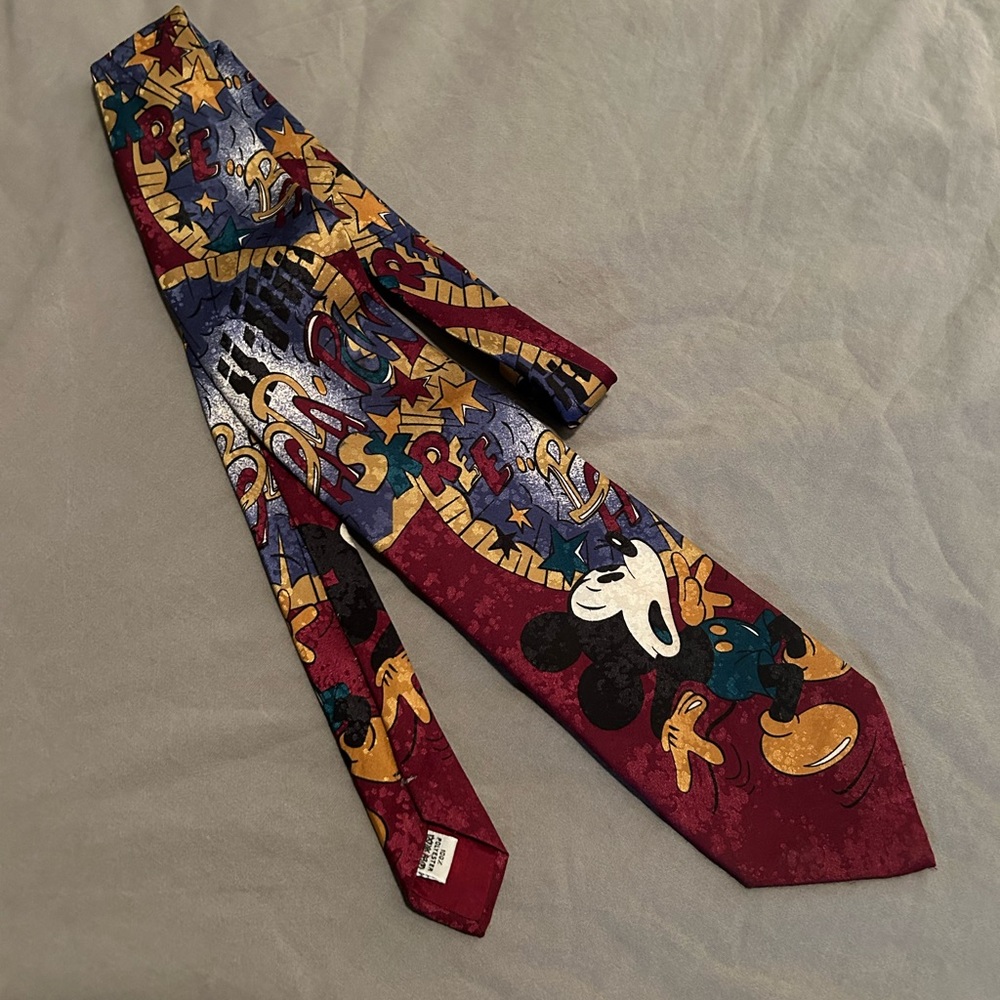 ✨DISNEY Vintage Spooked Mickey Mouse Tie 100% Polyester